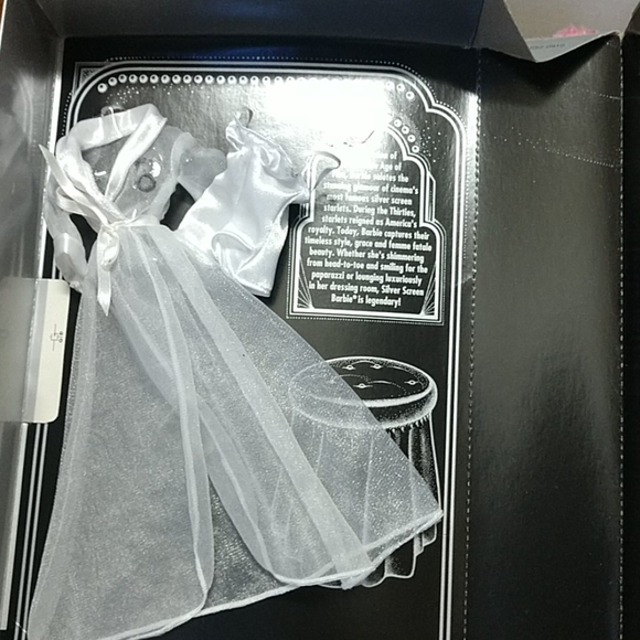 Barbie Silver Screen Barbie - Picture 2 of 6